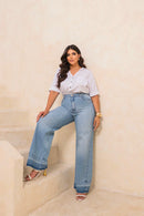 Calça Wide Leg com Detalhe na Barra